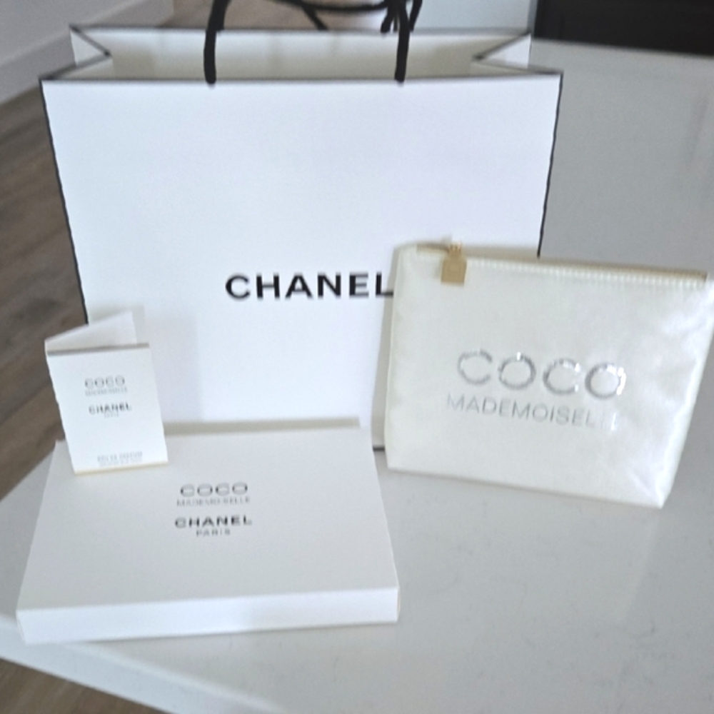 New In Box Chanel COCO MADEMOISELLE Pouch  Chanel Bag & COCO Mademoiselle Sample
